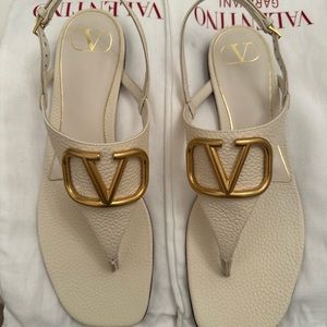 Valentino Garravani Sandals White Gold Vlogo